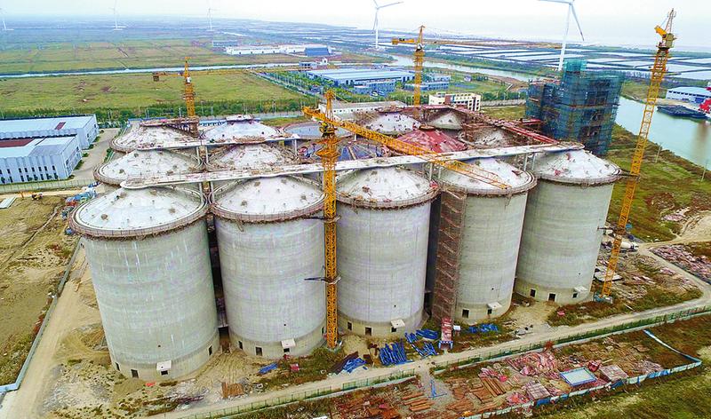 大丰港大宗农产品仓储物流项目建设加速推进，机械化施工助力高效履约